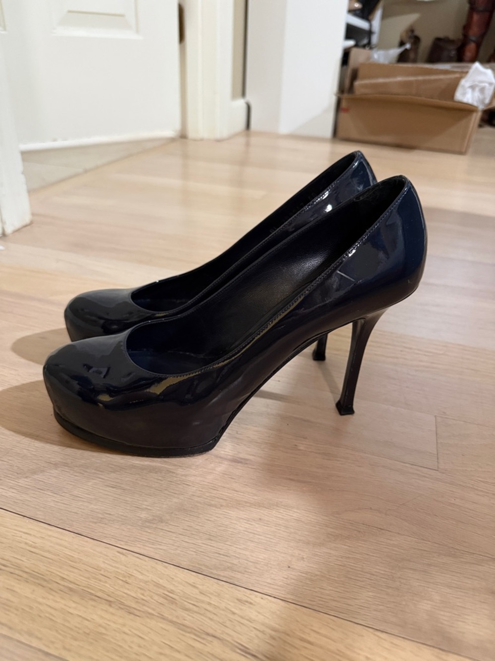 Yves Saint Laurent Navy Patent Platform Pumps size 40